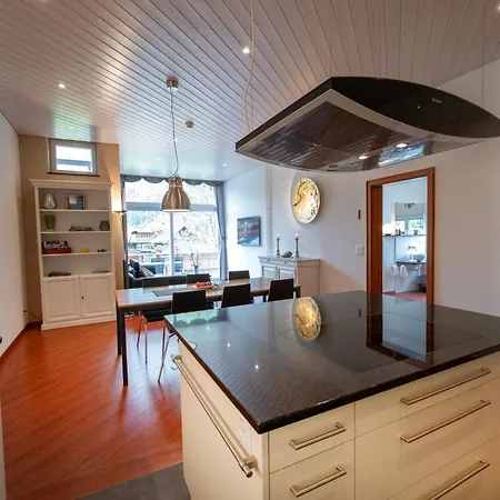 Toni's Alpine Loft Apartment