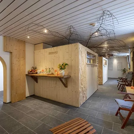 Toni's Alpine Loft & *